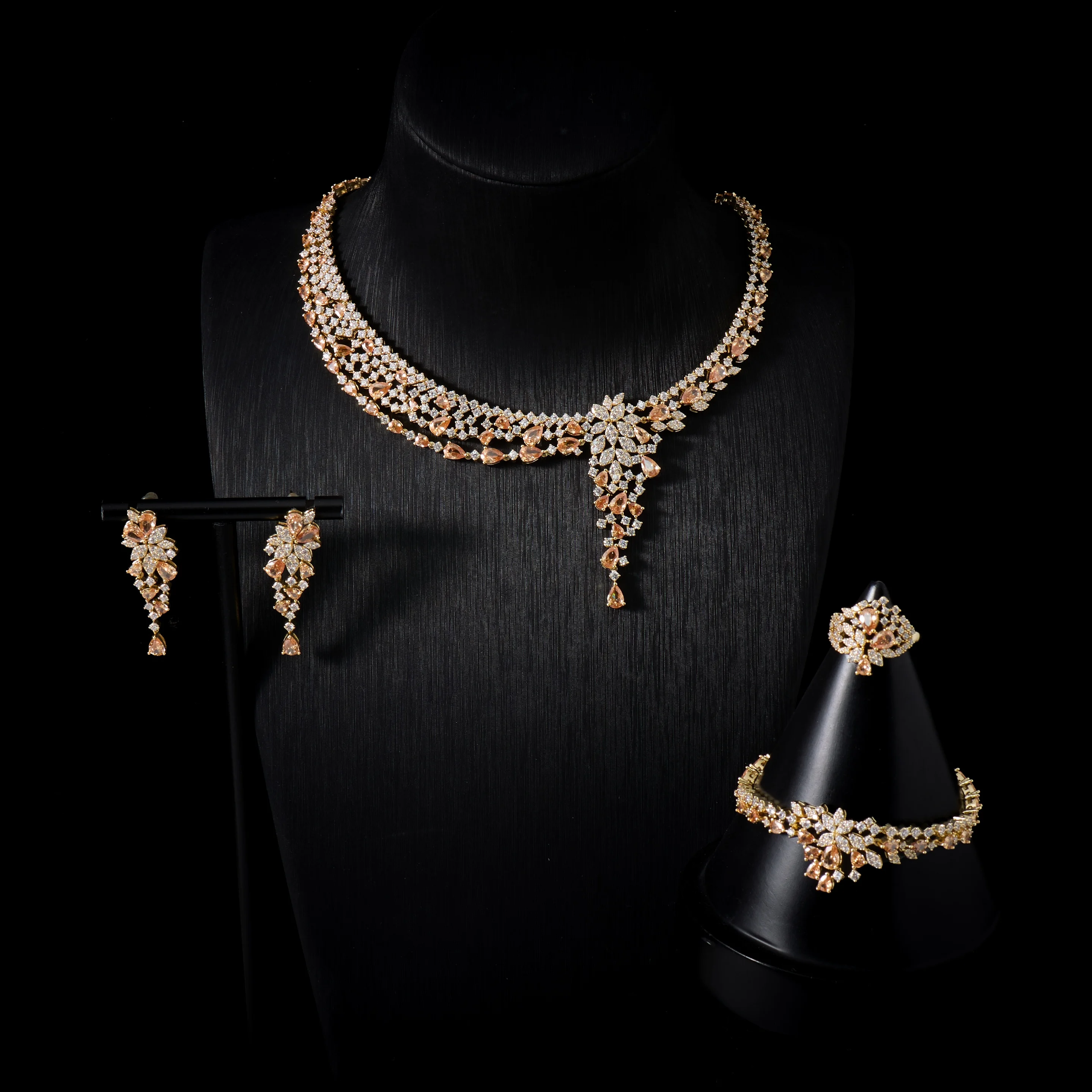 00107 Women's 4pcs Necklace Set Cubic Zirconia Jewelry Set Dubai Necklace Earrings Bracelet Ring for Wedding & Evening Party
00107 Women's 4pcs Necklace Set Cubic Zirconia Jewelry Set Dubai Necklace Earrings Bracelet Ring for Wedding & Evening Party
