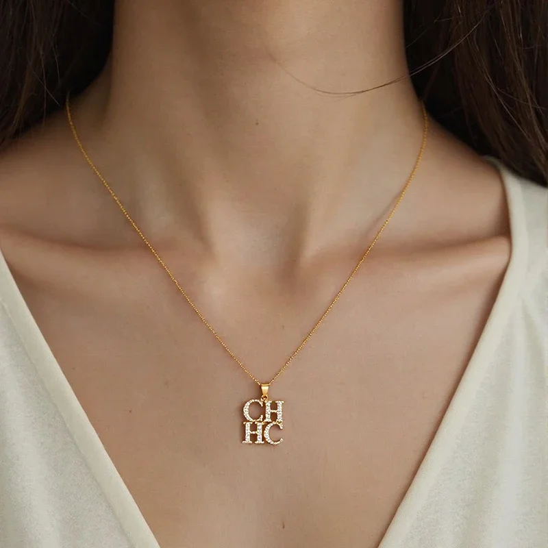 CH Letter Cosplay Accessories Full Zircon Gold-Plated Copper Chain Minimalist Daily Women's Horror Costume Props
CH Letter Cosplay Accessories Full Zircon Gold-Plated Copper Chain Minimalist Daily Women's Horror Costume Props