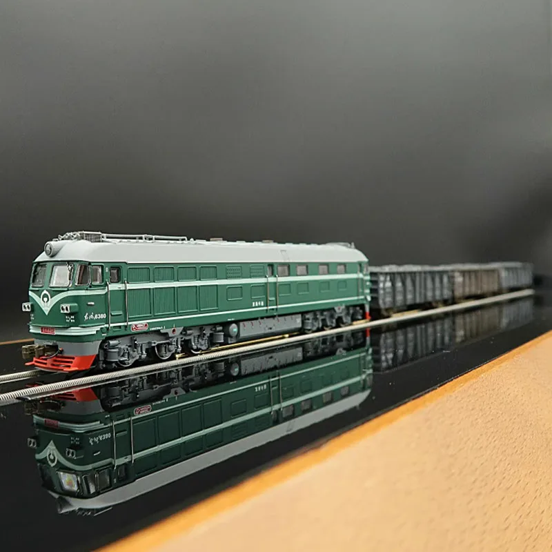 Diecast N Scale 1/160 MINITOWN DF4B + C64*3 Railway Passenger Car Train Model Set Classic Collection Display Toy Gift Souvenir
Diecast N Scale 1/160 MINITOWN DF4B + C64*3 Railway Passenger Car Train Model Set Classic Collection Display Toy Gift Souvenir