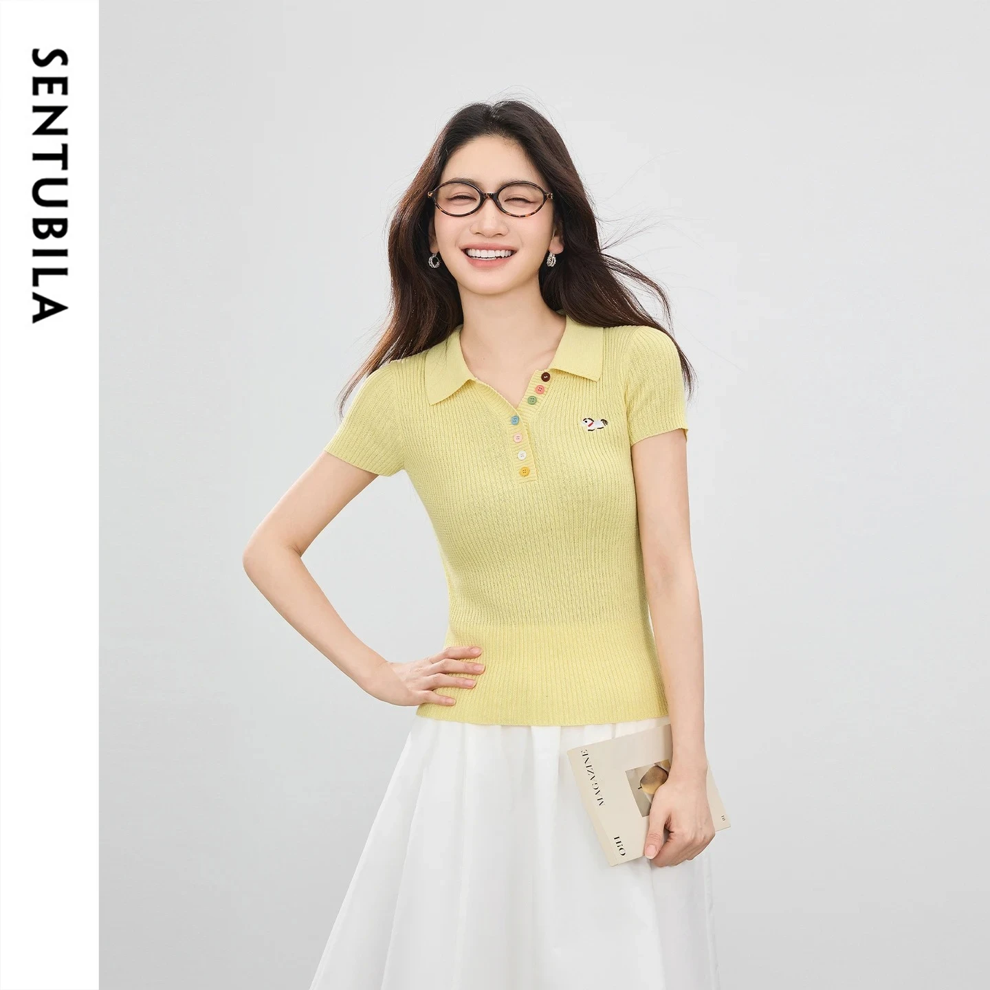 SENTUBILA Casual Commute Polo Neck Knit Top Women 2026 Summer Colorful Button Cute Embroidery Slim Short Sleeve Tee W62HJ7116
SENTUBILA Casual Commute Polo Neck Knit Top Women 2026 Summer Colorful Button Cute Embroidery Slim Short Sleeve Tee W62HJ7116