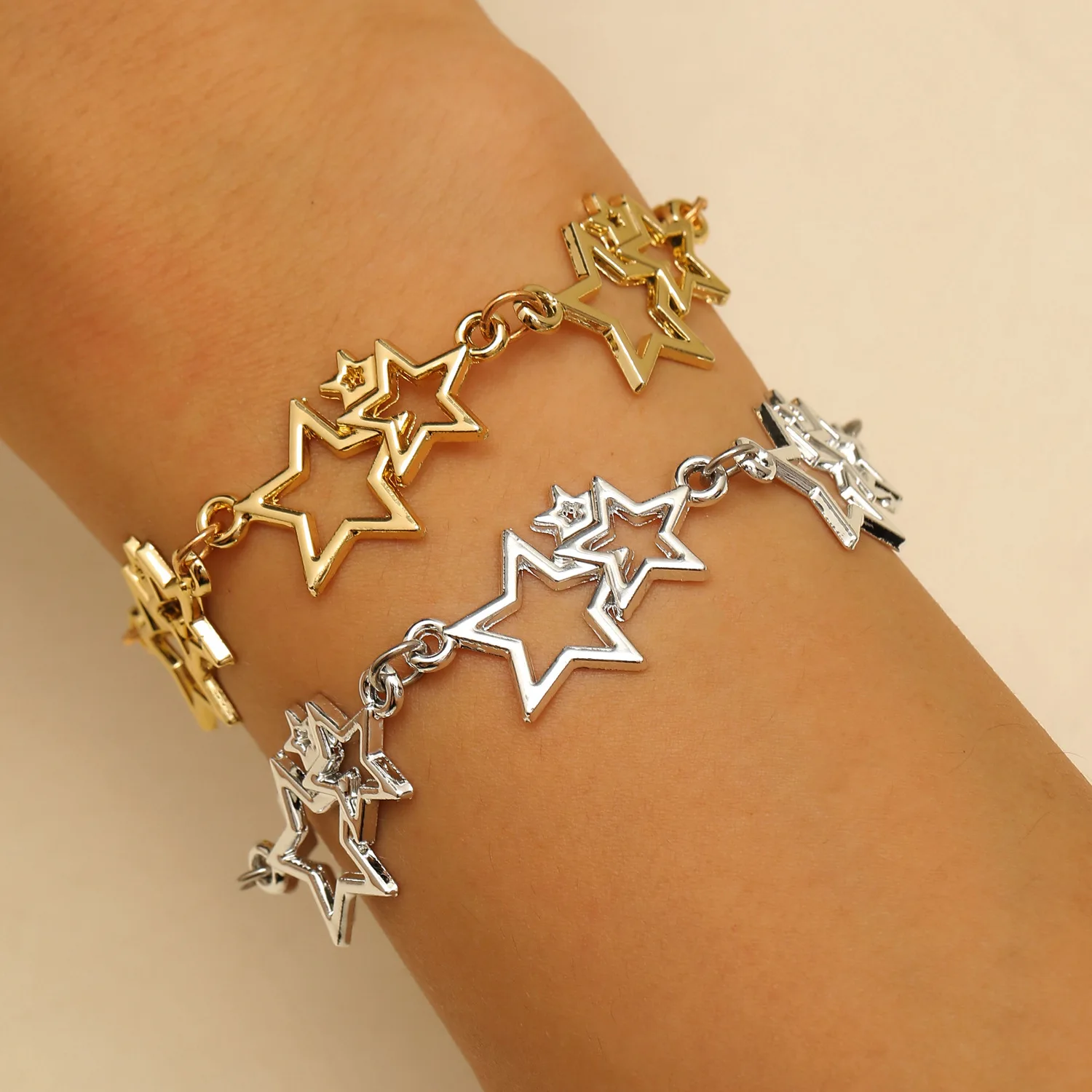 Hollow Out Women Chain Link Charm Jewelry Set Accessories Long Pendant Stars Bracelets Necklace Drop Earrings For Women
Hollow Out Women Chain Link Charm Jewelry Set Accessories Long Pendant Stars Bracelets Necklace Drop Earrings For Women