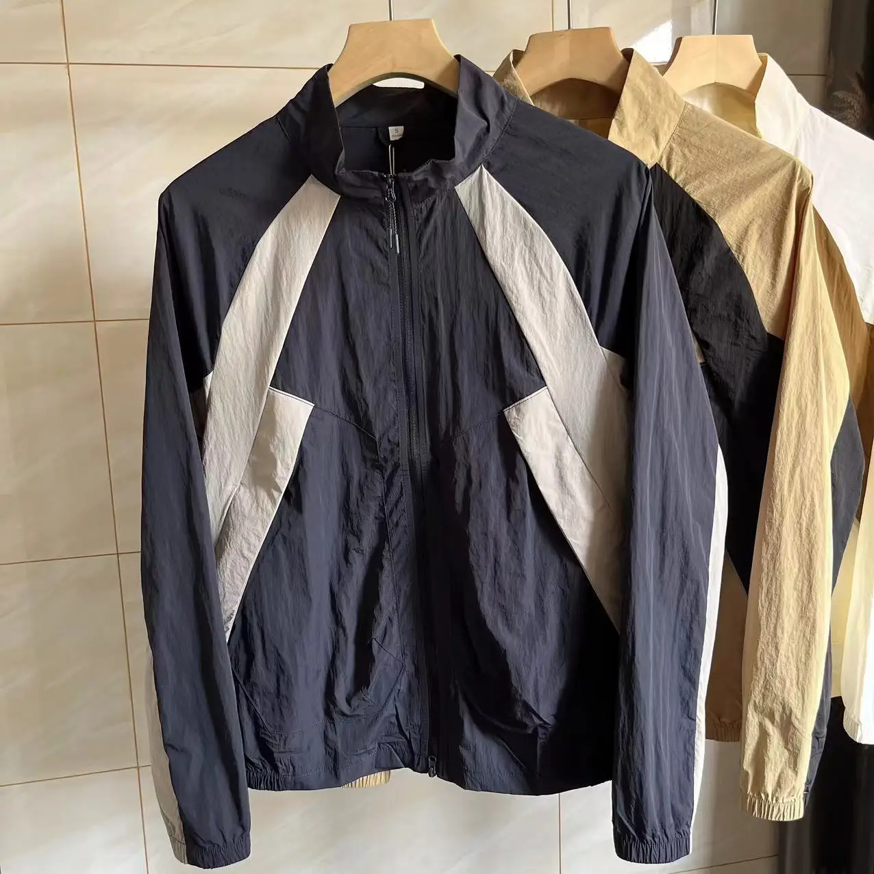 Outdoor Men's Jaet Breathable Lightweight Qui Dry Fabric Sun Protection Stand Collar Waterproof Summer Functional Coat
Outdoor Men's Jaet Breathable Lightweight Qui Dry Fabric Sun Protection Stand Collar Waterproof Summer Functional Coat