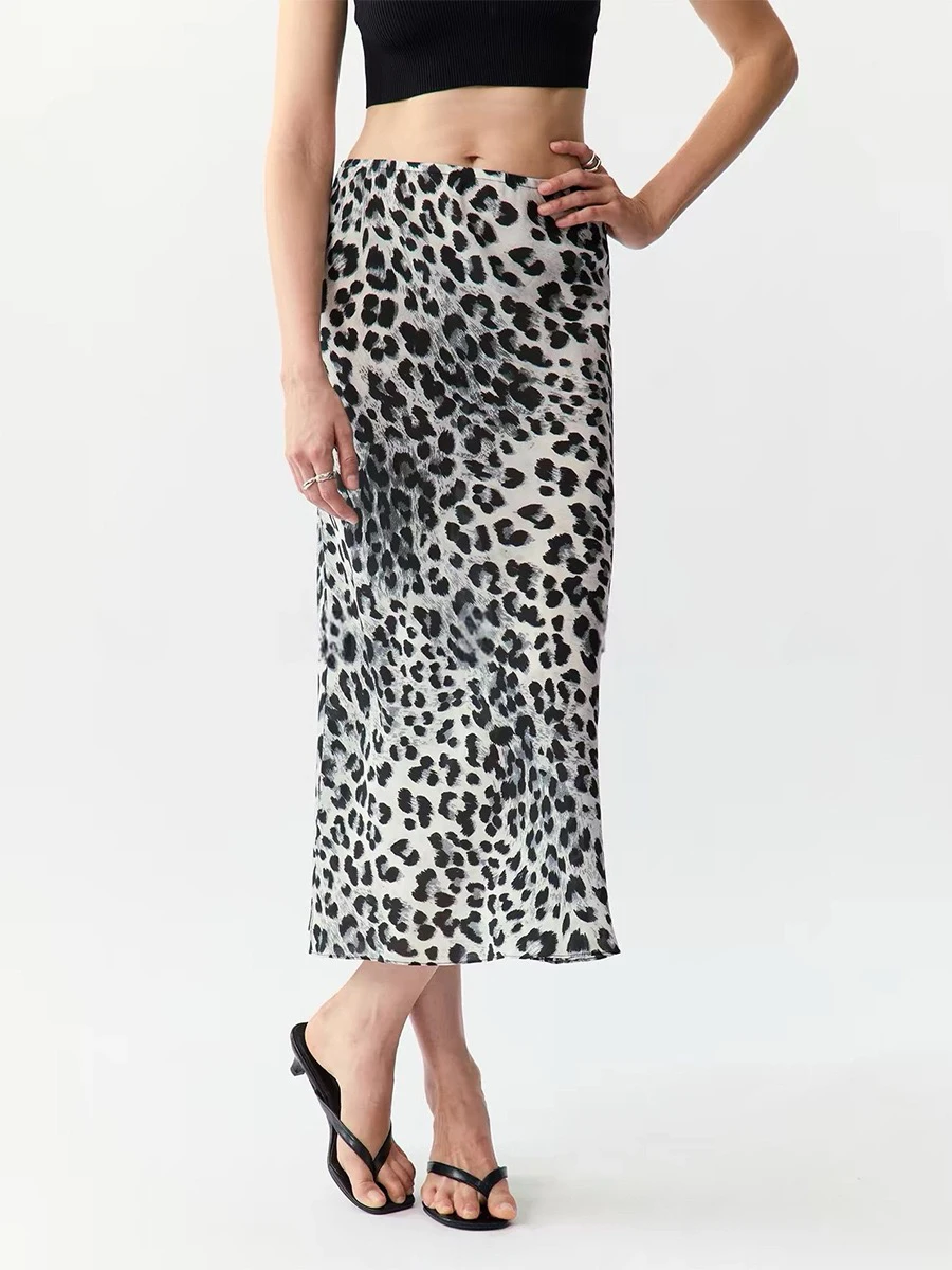 Heidd Leopard Print Midi Skirt Fashionable High Waist Straight Cut Women's Skirt Viscose Fabric Spring Summer Collection
Heidd Leopard Print Midi Skirt Fashionable High Waist Straight Cut Women's Skirt Viscose Fabric Spring Summer Collection