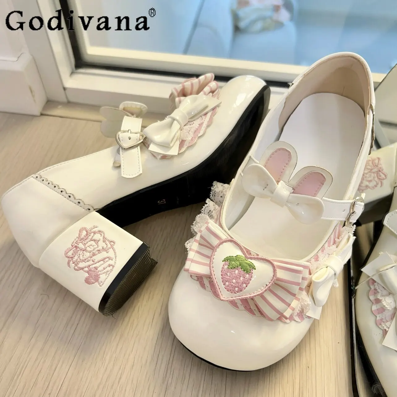 Original Cute Girls Lolita Cos Mary Jane Shoes Summer New Japanese Sweet Round Head Lo Mid Heel Pumps for Women Princess Shoes
Original Cute Girls Lolita Cos Mary Jane Shoes Summer New Japanese Sweet Round Head Lo Mid Heel Pumps for Women Princess Shoes