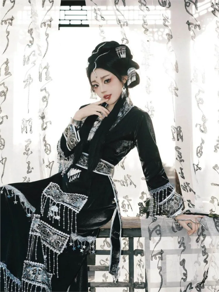 Black ethnic group exotic travel photography performance costumes
Black ethnic group exotic travel photography performance costumes