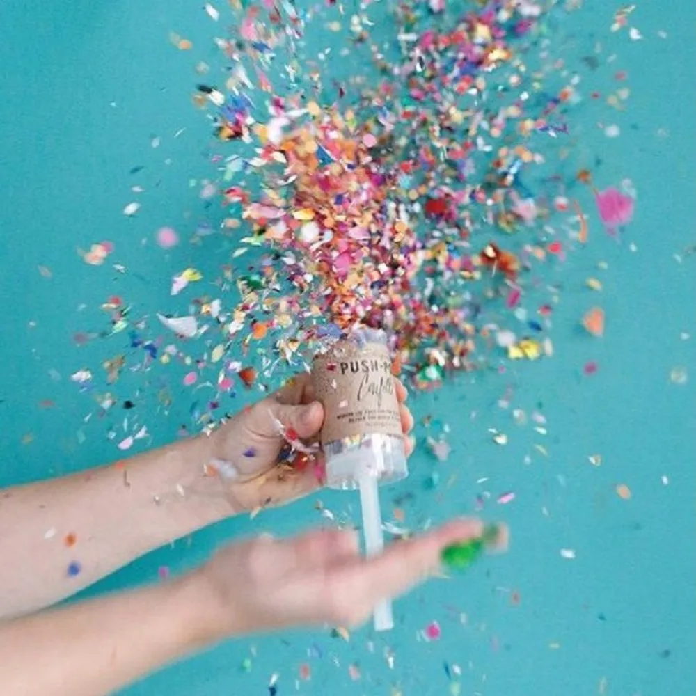 1Pcs Round Bridal Shower Anniversary Birthday Push Up For Wedding Confetti Popper Party Supplies Confetti Decorations 
1Pcs Round Bridal Shower Anniversary Birthday Push Up For Wedding Confetti Popper Party Supplies Confetti Decorations