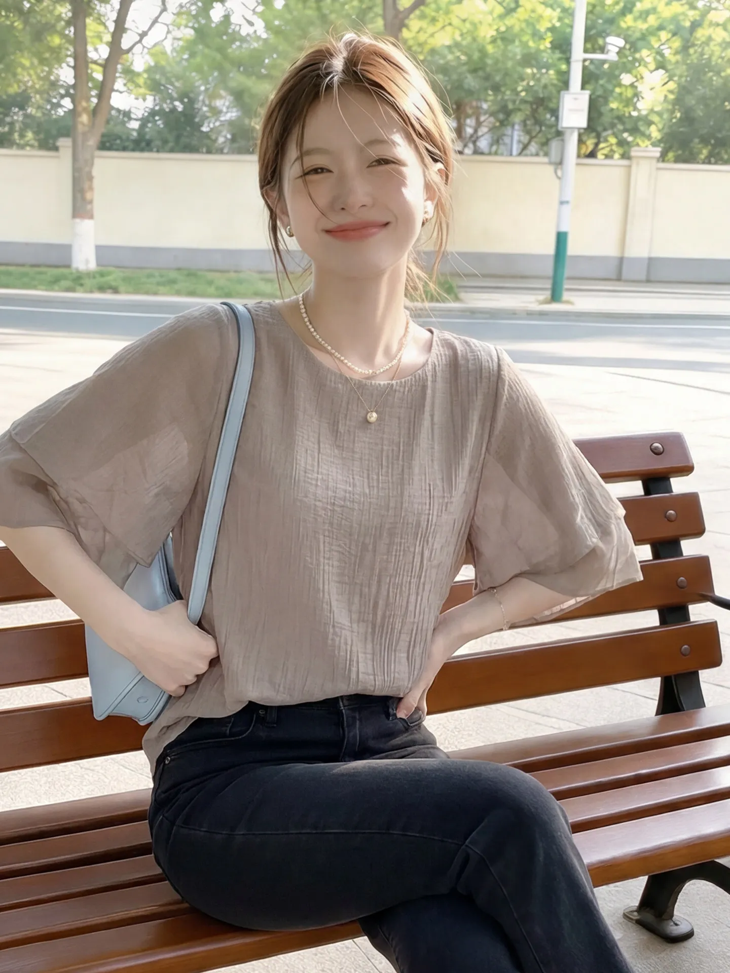 Unique Beautiful Summer Sleeveless round Neck Women's T-shirt Lightweight Sun Protection Cover up Casual Style Loose Fit
Unique Beautiful Summer Sleeveless round Neck Women's T-shirt Lightweight Sun Protection Cover up Casual Style Loose Fit