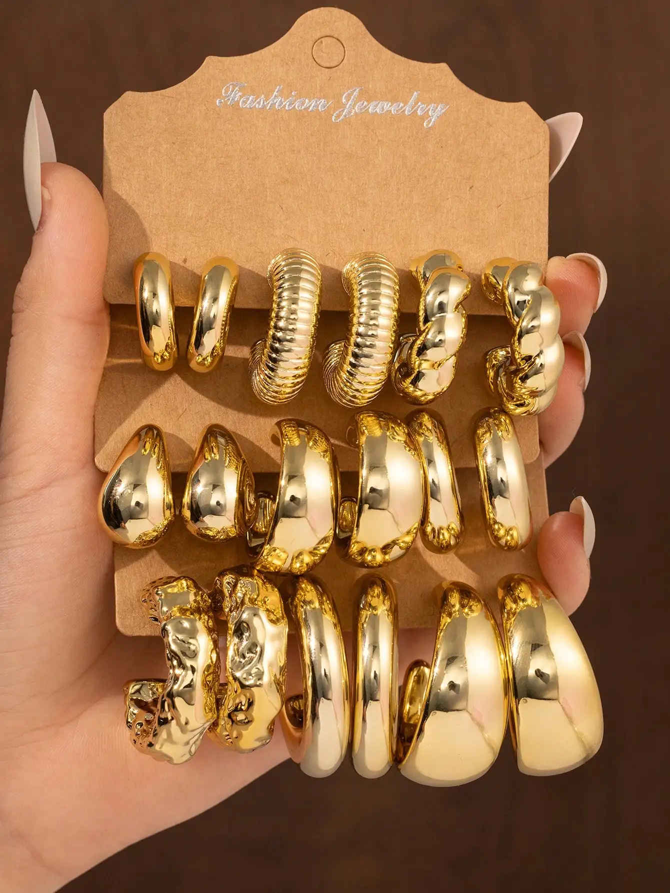 Набор из 6-18 роскошных золотых массивных серег в форме буквы С и витых каплевидных серег для женщин, модные геометрические эффектные украшения
Набор из 6-18 роскошных золотых массивных серег в форме буквы С и витых каплевидных серег для женщин, модные геометрические эффектные украшения