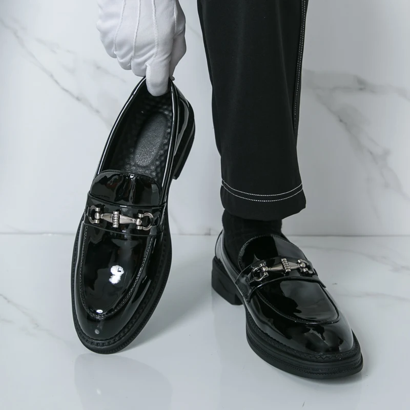 Новые мужские остроносые удобные нескользящие дизайнерские кожаные туфли для создания стильных образов, модные брендовые лакированные повседневные лоферы
Новые мужские остроносые удобные нескользящие дизайнерские кожаные туфли для создания стильных образов, модные брендовые лакированные повседневные лоферы