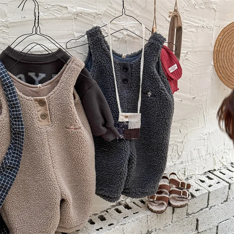 2025 Winter New Children Lamb Cashmere Overalls Plus Velvet Thick Boys Girls Solid Loose Strap Trousers Kids Warm Casual Pants
2025 Winter New Children Lamb Cashmere Overalls Plus Velvet Thick Boys Girls Solid Loose Strap Trousers Kids Warm Casual Pants