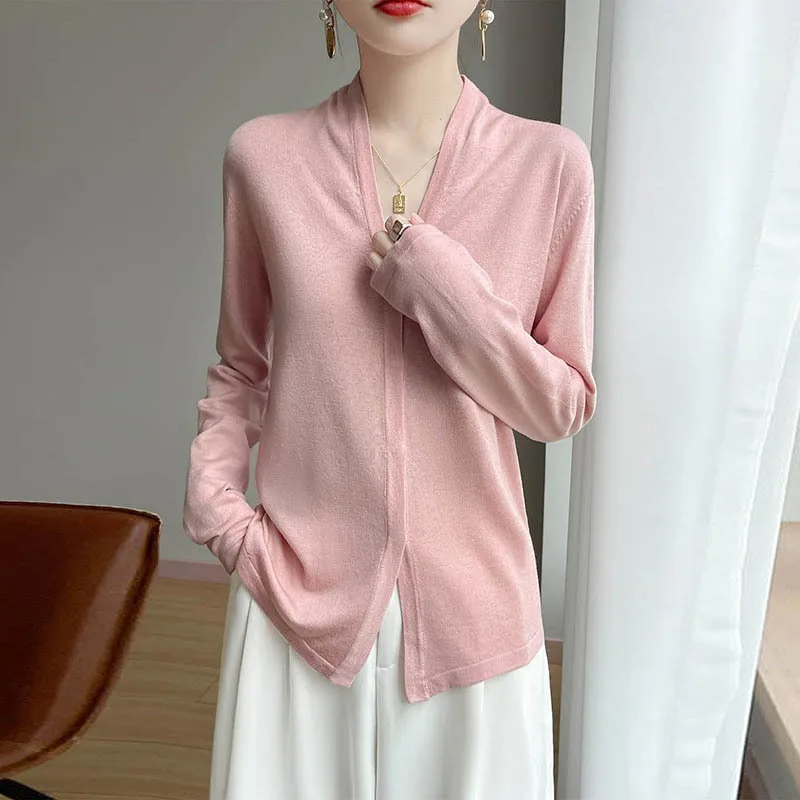 Fashionable Gentle V-neck Fine-spun Knitted Sweater Stylish Elegant Small Shirt for Women Skin-friendly New Spring Autumn Loose
Fashionable Gentle V-neck Fine-spun Knitted Sweater Stylish Elegant Small Shirt for Women Skin-friendly New Spring Autumn Loose