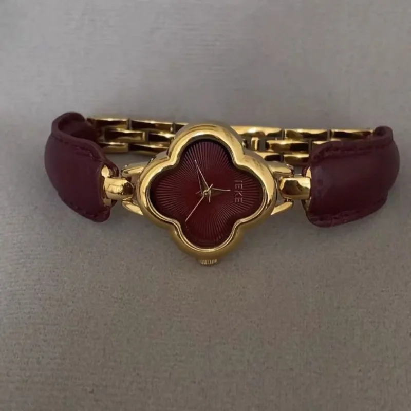 Gilt Watch Four-leaf Clover Watch Burgundy Red Fashion White High-end Sense Niche Personality Women's Watch
Gilt Watch Four-leaf Clover Watch Burgundy Red Fashion White High-end Sense Niche Personality Women's Watch