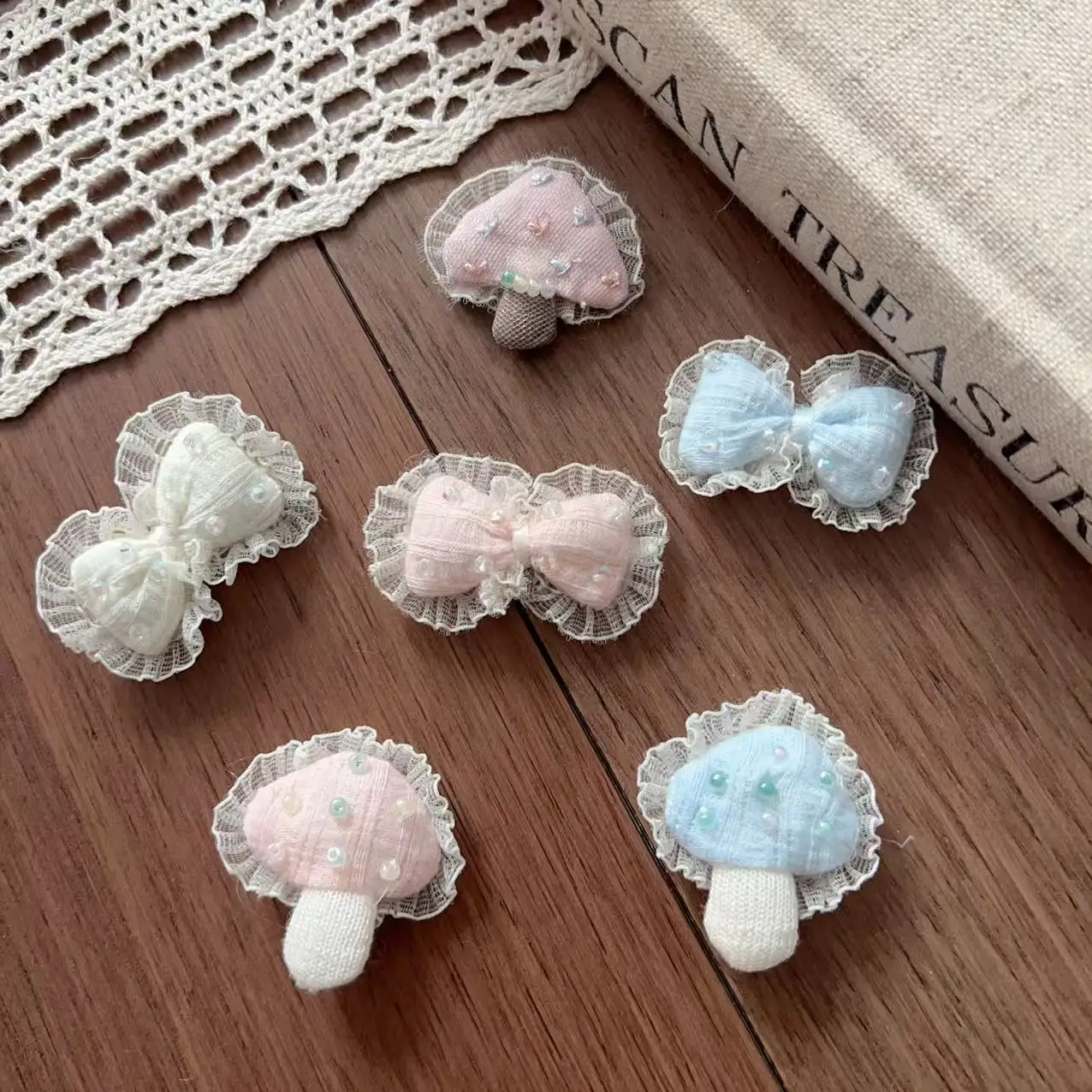 Handmade Lace Beaded Mushroom Brooch Hair Accessory DIY Craft for Kids Shoes Socks Bag Hat Clothing Decoration High Quality
Handmade Lace Beaded Mushroom Brooch Hair Accessory DIY Craft for Kids Shoes Socks Bag Hat Clothing Decoration High Quality