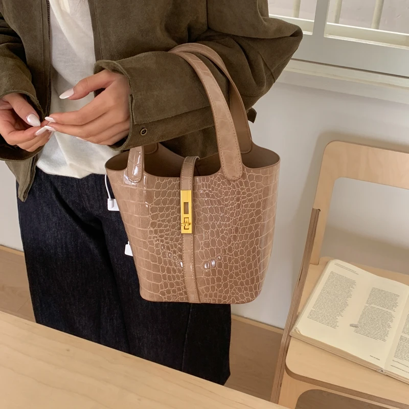 Women Leather Luxury Stylish Crossbody Bag Classic Designer Shoulder Tote Handbag For Daily Attractive Looks
Women Leather Luxury Stylish Crossbody Bag Classic Designer Shoulder Tote Handbag For Daily Attractive Looks