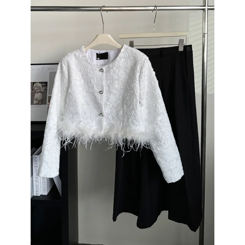 Spring Autumn Small Fragrance Party Short Coat Women White Black Elegant O Neck Fashion Sequined Feathers Lady Tweed Coat 1597
Spring Autumn Small Fragrance Party Short Coat Women White Black Elegant O Neck Fashion Sequined Feathers Lady Tweed Coat 1597