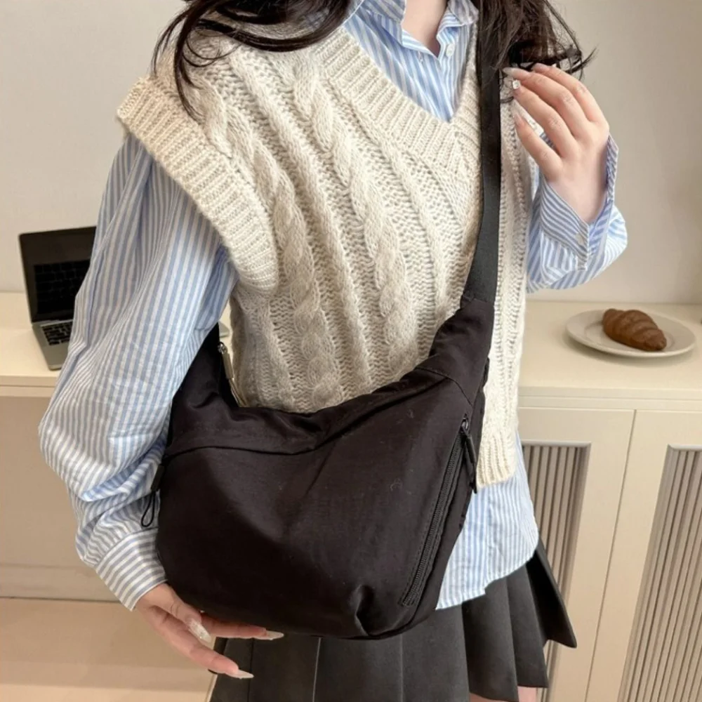 Korean Solid Color Hobos Crossbody Bag High Capacity Leightweight Shoulder Totes Bag Simple Casual Commuting Bag Female
Korean Solid Color Hobos Crossbody Bag High Capacity Leightweight Shoulder Totes Bag Simple Casual Commuting Bag Female