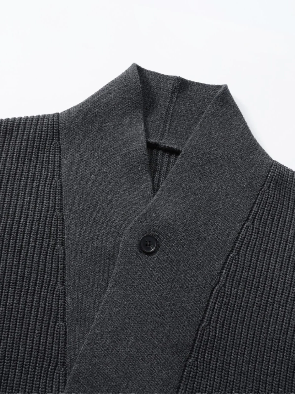 Laoqian Sle Men's Knitted Cardigan Casual American V-ne Irregular Button Opening Sweater Loose Fit Spring Autumn Outerwear
Laoqian Sle Men's Knitted Cardigan Casual American V-ne Irregular Button Opening Sweater Loose Fit Spring Autumn Outerwear