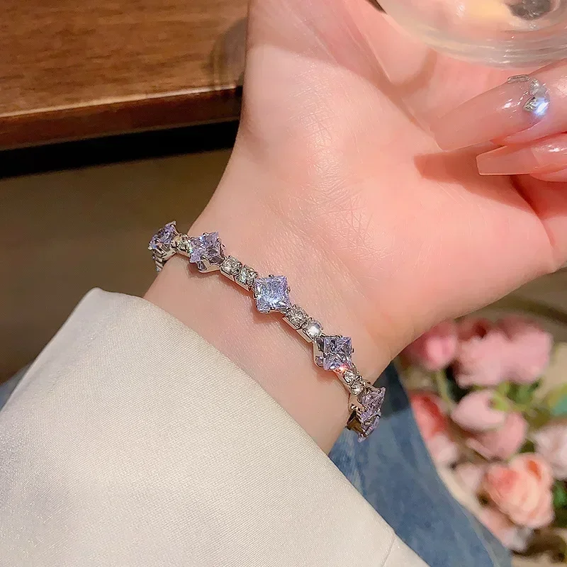 Korean Style Exquisite Super Flash Zircon Bracelet For Women Fashion Personalized Daily Accessory Party Jewelry Birthday Gifts
Korean Style Exquisite Super Flash Zircon Bracelet For Women Fashion Personalized Daily Accessory Party Jewelry Birthday Gifts