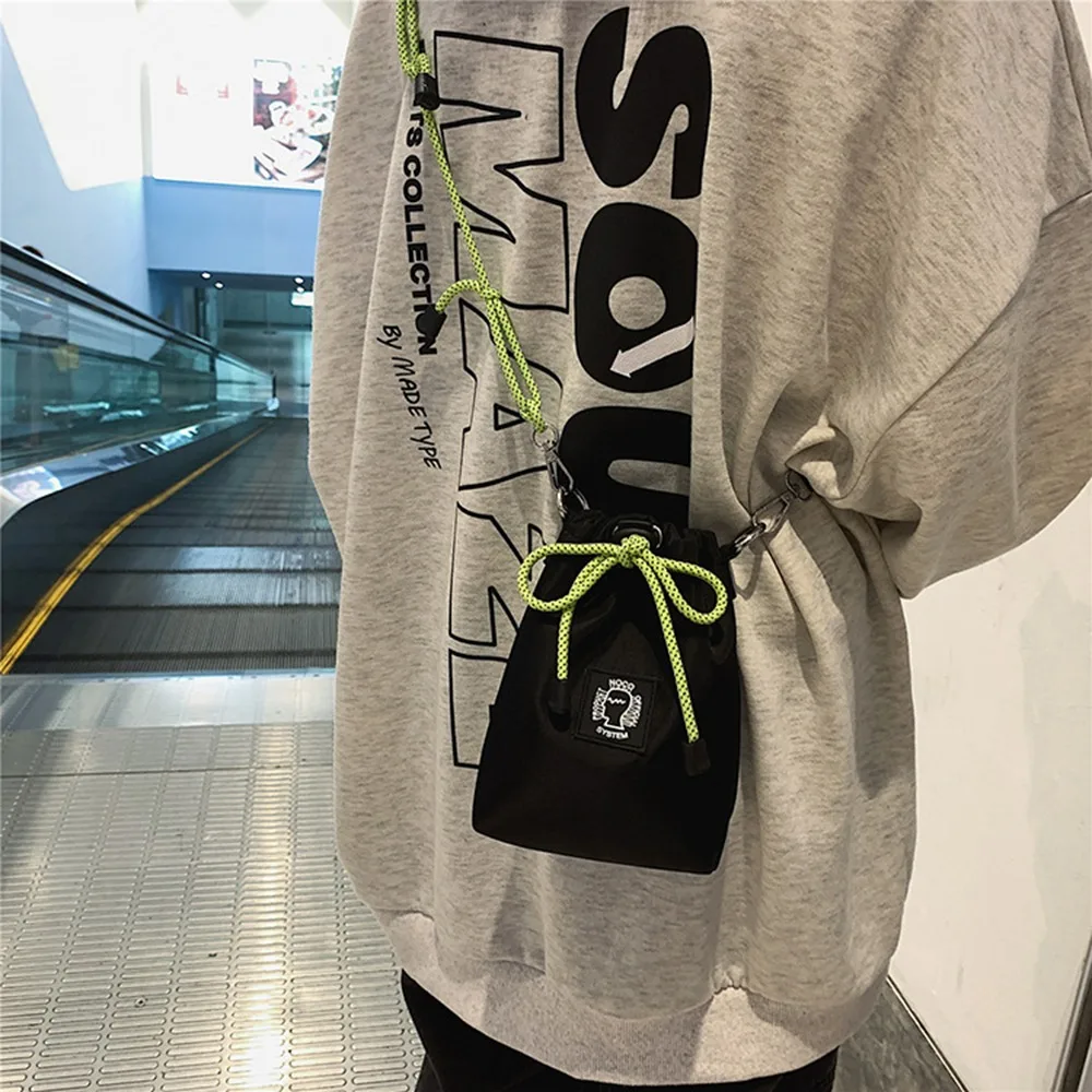 Casual Drawstring Bucket Bag Nylon Large Capacity Male Crossbody Bag Single Shoulder Korean Style Mobile Phone Bag Office Worker
Casual Drawstring Bucket Bag Nylon Large Capacity Male Crossbody Bag Single Shoulder Korean Style Mobile Phone Bag Office Worker