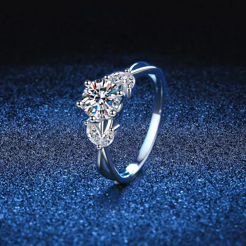 Platinum PT950 18K Gold Moissanite Ring, Women's High-end European and American Style Blooming Flower, 1carat D-color Moissanite
Platinum PT950 18K Gold Moissanite Ring, Women's High-end European and American Style Blooming Flower, 1carat D-color Moissanite