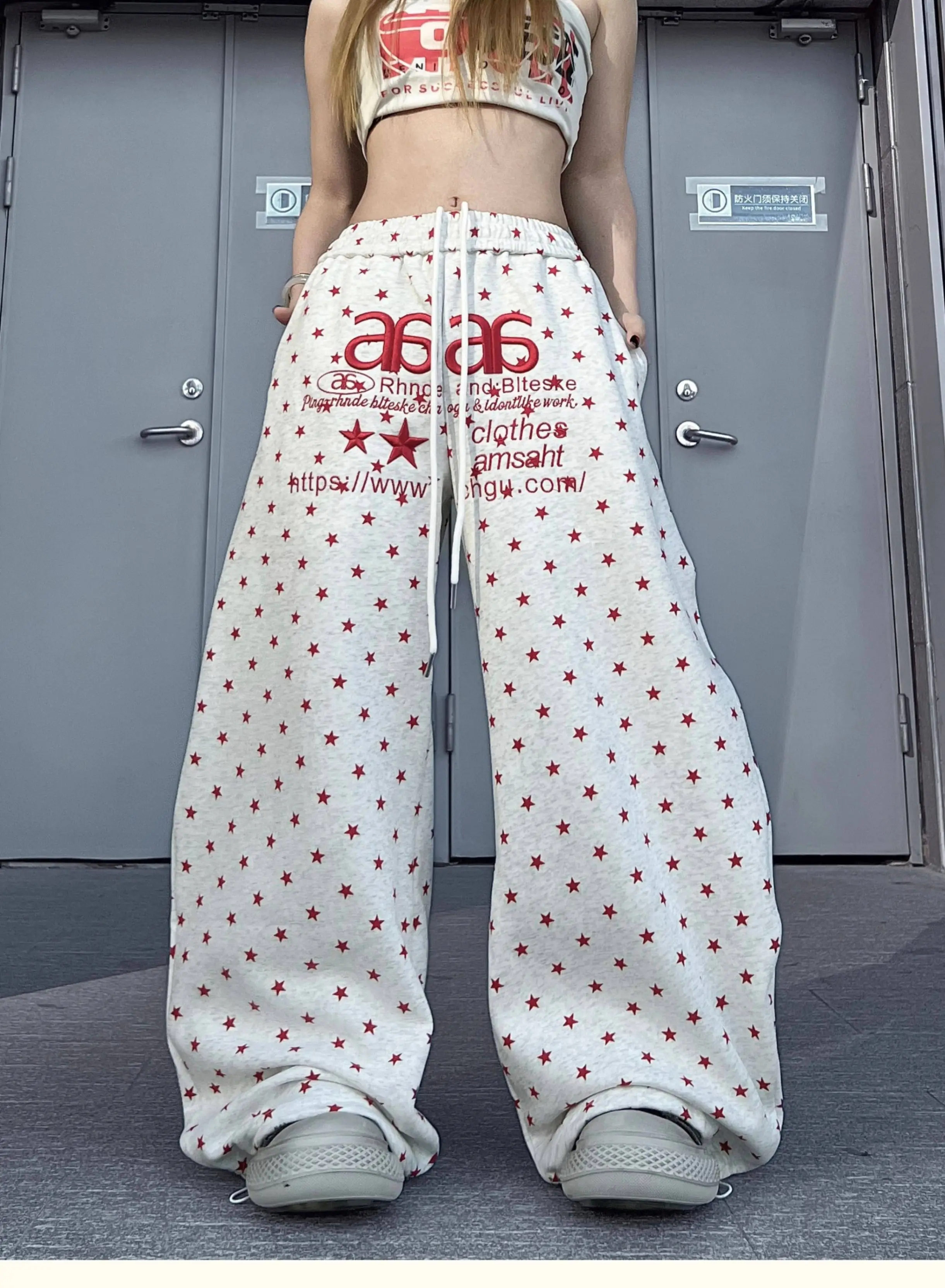 Новые широкие брюки со звездами, женские весенние брюки с эластичной резинкой на талии, женские белые свободные прямые брюки с завязками, широкие женские брюки
Новые широкие брюки со звездами, женские весенние брюки с эластичной резинкой на талии, женские белые свободные прямые брюки с завязками, широкие женские брюки