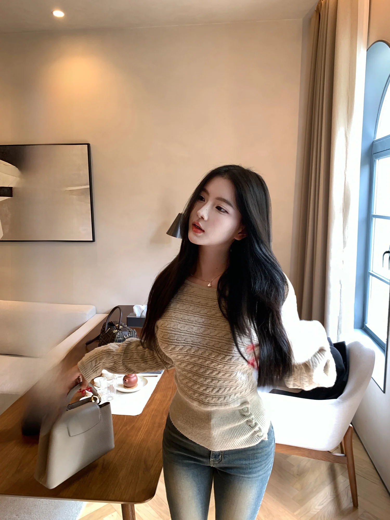 Женский шерстяной вязаный свитер с рукавами «летучая мышь», повседневный, с длинными рукавами, из мягкой полиэстеровой смеси, осенне-зимний топ
Женский шерстяной вязаный свитер с рукавами «летучая мышь», повседневный, с длинными рукавами, из мягкой полиэстеровой смеси, осенне-зимний топ