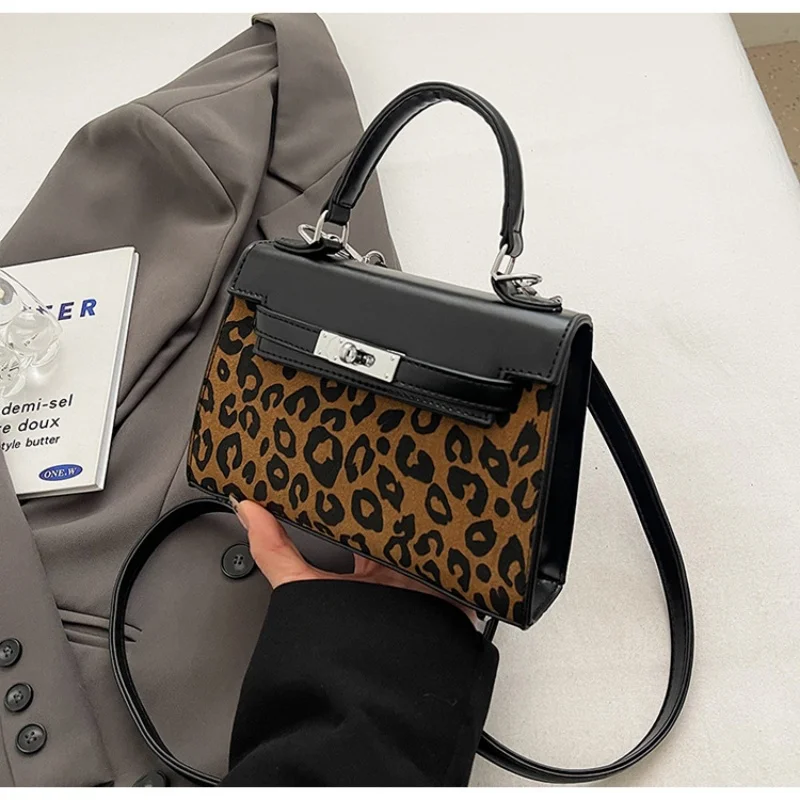 Retro Leopard Print Small - batch Handbag for Women, a Versatile Commuting Tote for Spring and Summer, 2025New Shoulder Bag
Retro Leopard Print Small - batch Handbag for Women, a Versatile Commuting Tote for Spring and Summer, 2025New Shoulder Bag