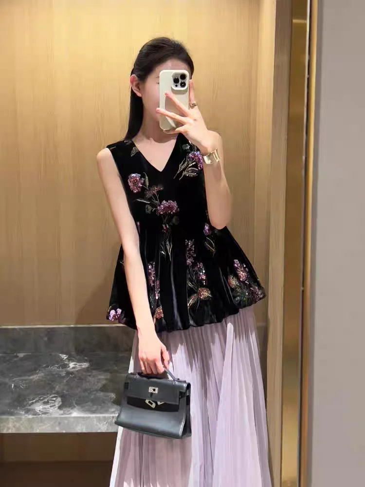 New Chinese Style High Waist Pleated Skirt Set with V-Neck Black Jacket Women's Fashion Summer Outfit Floral Embroi...
New Chinese Style High Waist Pleated Skirt Set with V-Neck Black Jacket Women's Fashion Summer Outfit Floral Embroi...