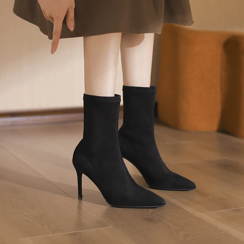 Fall 2025 High Heel Short Boots Women's Pointed Toe Slim Fit Elastic Slip-On Black Suede Single Boots Boots
Fall 2025 High Heel Short Boots Women's Pointed Toe Slim Fit Elastic Slip-On Black Suede Single Boots Boots