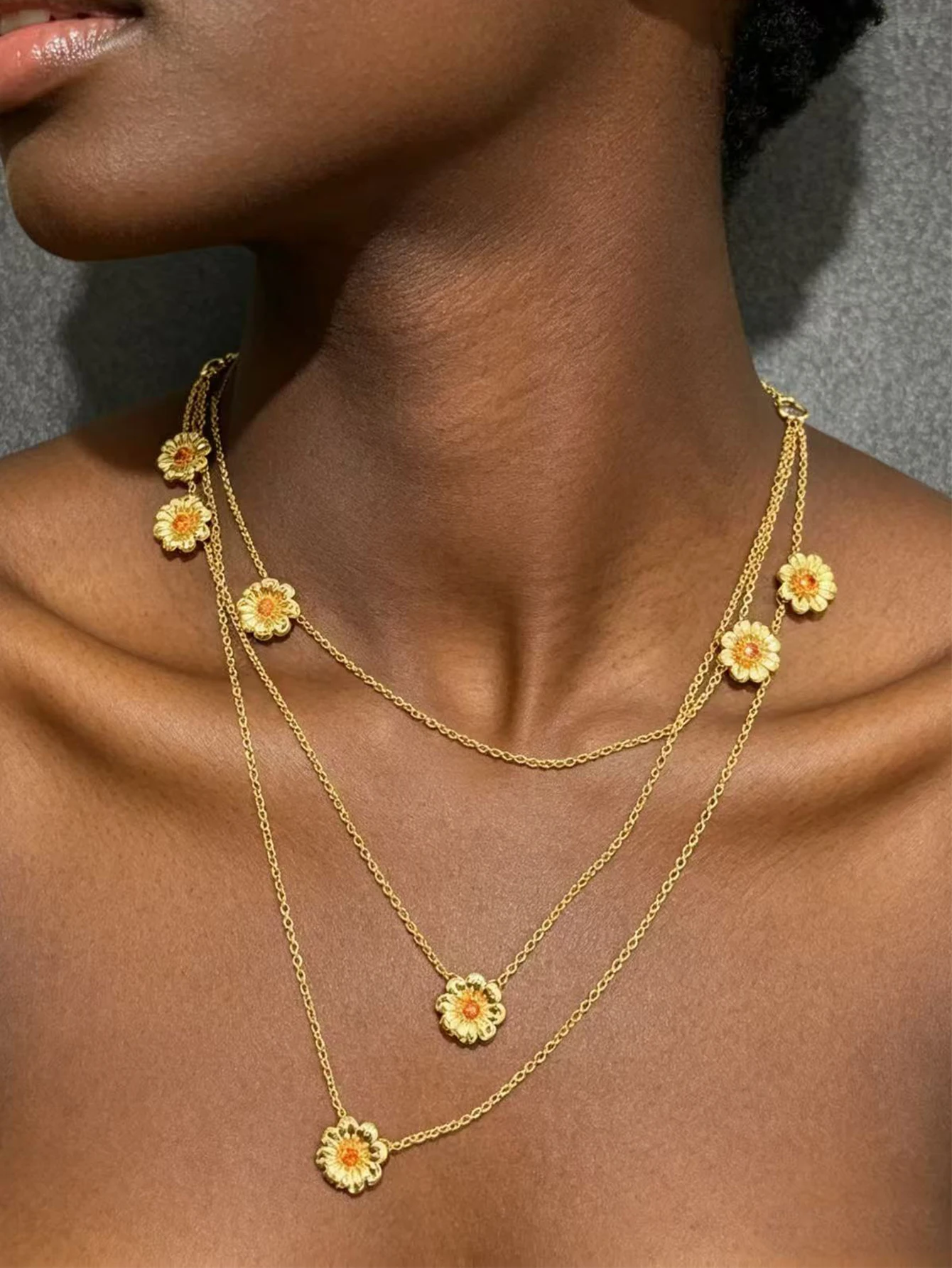 Summer Fashion Bohemian Style Diamond Set Gold Flower Pendant for Women, Multi Layered Stacked Necklace
Summer Fashion Bohemian Style Diamond Set Gold Flower Pendant for Women, Multi Layered Stacked Necklace