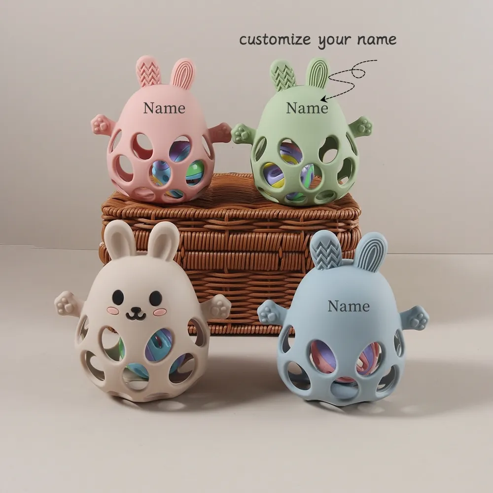 Персонализированный детский прорезыватель на заказ, силиконовая игрушка для прорезывания зубов, милый кролик, пасхальный кролик, погремушка, колокольчик
Персонализированный детский прорезыватель на заказ, силиконовая игрушка для прорезывания зубов, милый кролик, пасхальный кролик, погремушка, колокольчик
