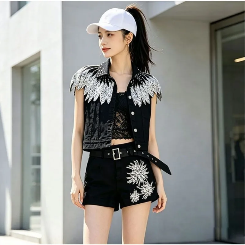2026 New Denim Set Featuring Heavy Rivets Tassels and Sequins Light Luxury Slimming Short Vest and Shorts Two-piece Set Fashion
2026 New Denim Set Featuring Heavy Rivets Tassels and Sequins Light Luxury Slimming Short Vest and Shorts Two-piece Set Fashion