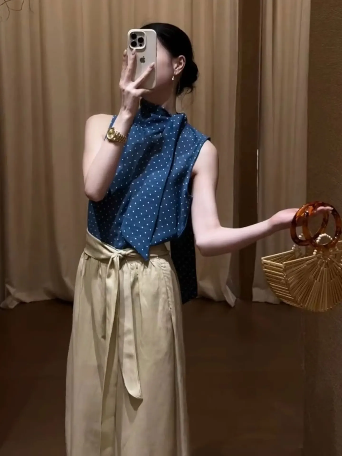 Elegant Polka Dot Sleeveless Women's Shirt Commute Style Light Maturity Spring Summer Fashion Silk Top Korean Version Straigh...
Elegant Polka Dot Sleeveless Women's Shirt Commute Style Light Maturity Spring Summer Fashion Silk Top Korean Version Straigh...