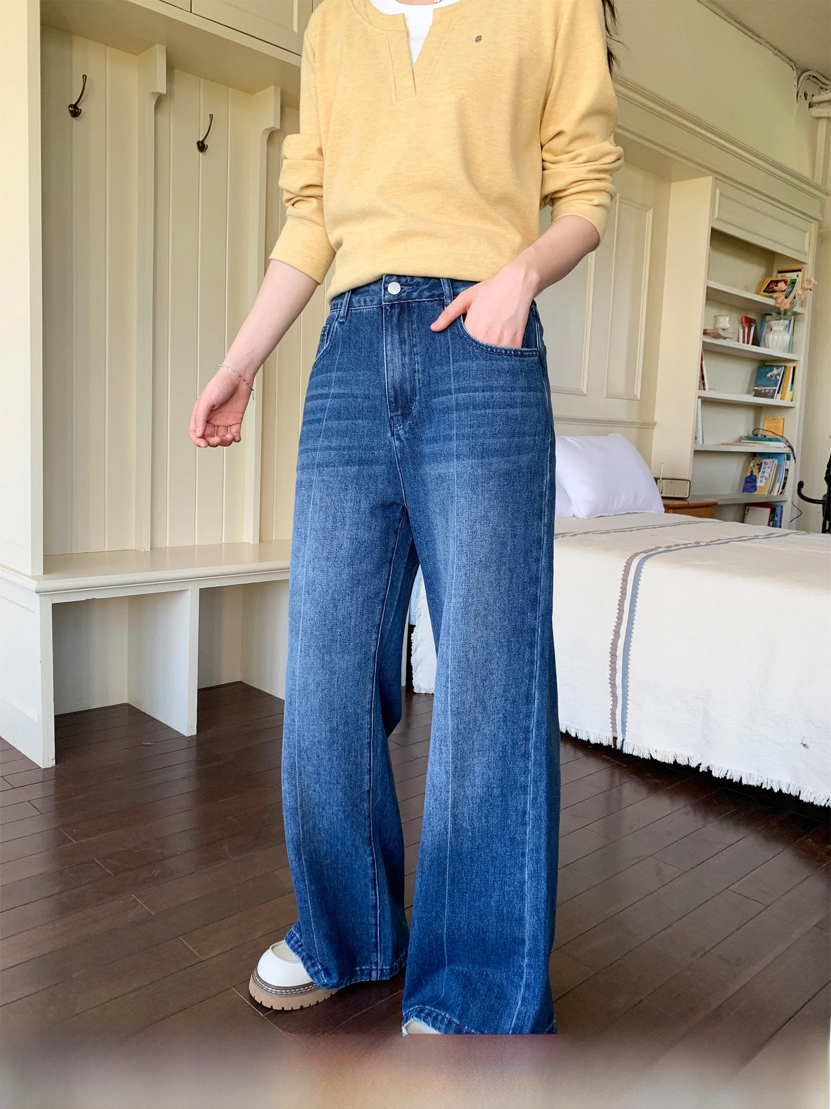 Синие широкие джинсы с высокой талией для женщин, осенние, больших размеров, в американском стиле, повседневные, свободного кроя, прямые брюки
Синие широкие джинсы с высокой талией для женщин, осенние, больших размеров, в американском стиле, повседневные, свободного кроя, прямые брюки