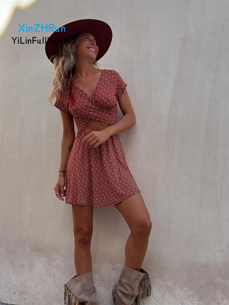 2024 Summer New Women Fashion Slim Fit V-neck Double Sided Wearable Printed Dress Womens Sexy High Waist Hollow Short Mini Skirt
2024 Summer New Women Fashion Slim Fit V-neck Double Sided Wearable Printed Dress Womens Sexy High Waist Hollow Short Mini Skirt