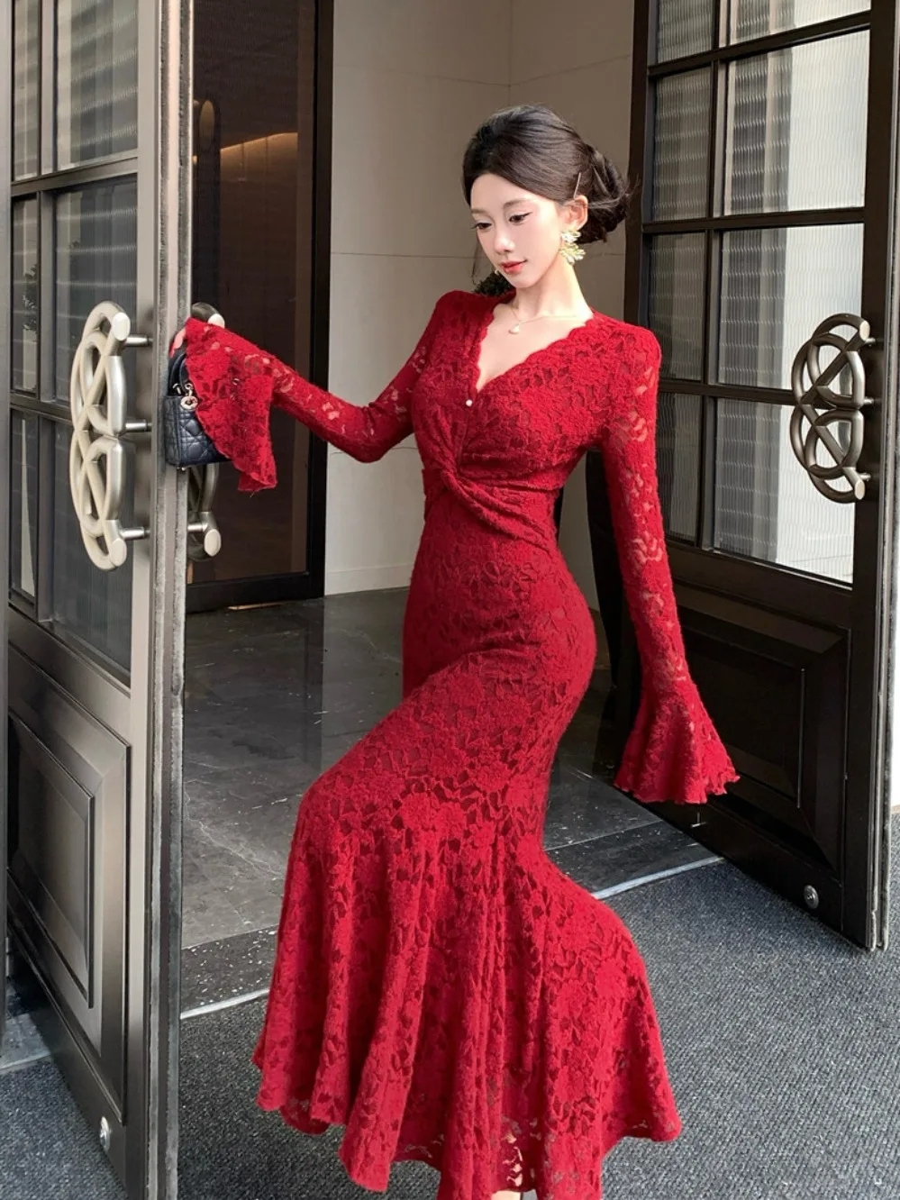 Retro Lace Gentle Knot Bell Sleeve Dress Women's Vintage Red Lace Lotus Blossom Long Dress French Style Waist Cinched V-Neck ...
Retro Lace Gentle Knot Bell Sleeve Dress Women's Vintage Red Lace Lotus Blossom Long Dress French Style Waist Cinched V-Neck ...