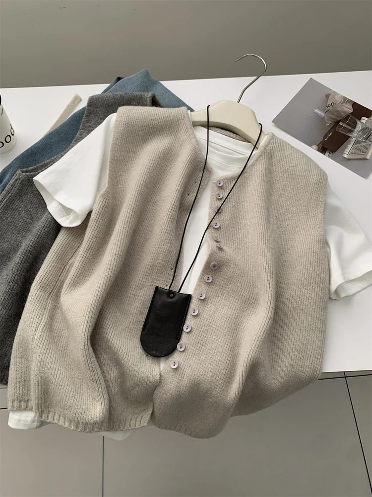 Women's Knitted Sleeveless Vest round Neck Button up Cardigan Sweater Layering Fashion Autumn Winter Clothing Item
Women's Knitted Sleeveless Vest round Neck Button up Cardigan Sweater Layering Fashion Autumn Winter Clothing Item