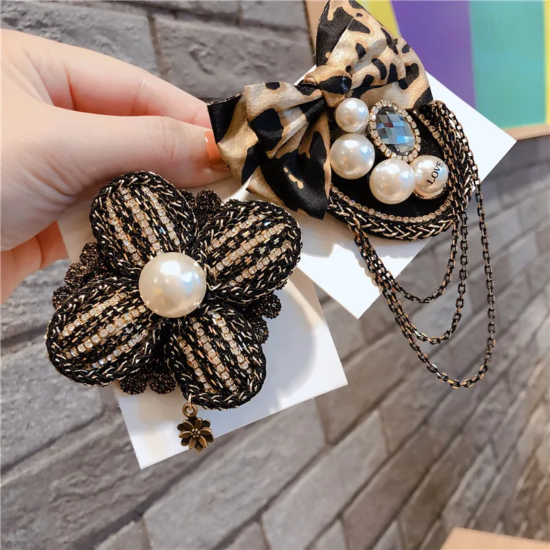 Korean Fashion Brooch Versatile Small Fragrance Brooch Bow Design Leopard Print Bow Pin Buckle Badge Vintage Series Accessories
Korean Fashion Brooch Versatile Small Fragrance Brooch Bow Design Leopard Print Bow Pin Buckle Badge Vintage Series Accessories