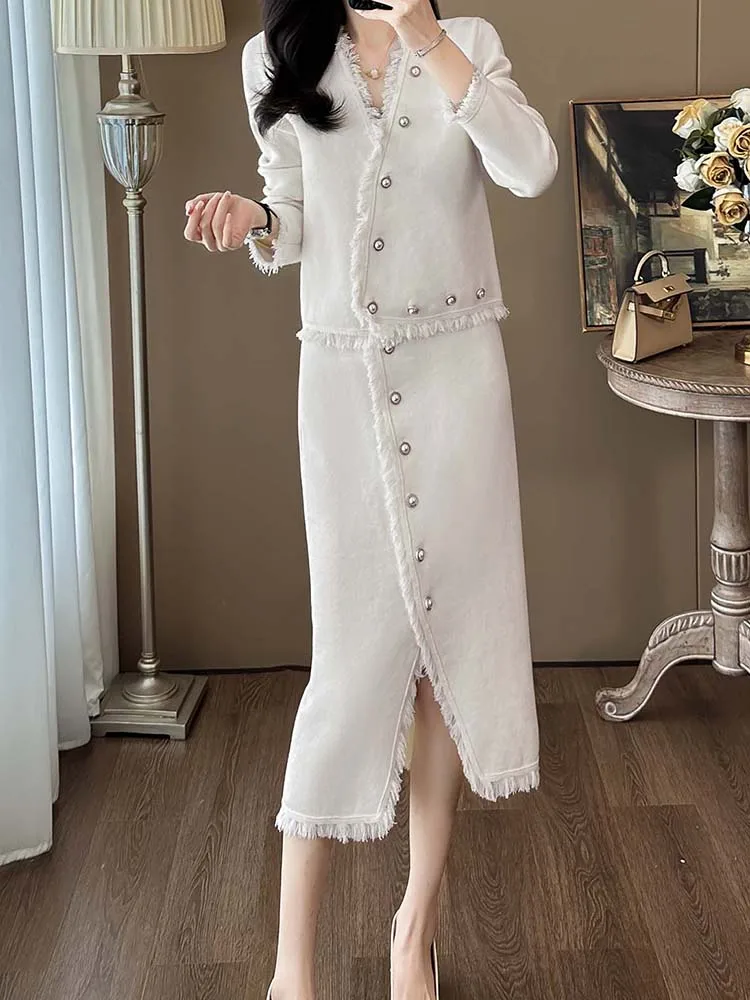 High Quality Knitted Tassel V-Neck Single Breasted Cardigan+Skirt Two-Piece Set 2025 New Fashionable Women'S Clothing
High Quality Knitted Tassel V-Neck Single Breasted Cardigan+Skirt Two-Piece Set 2025 New Fashionable Women'S Clothing
