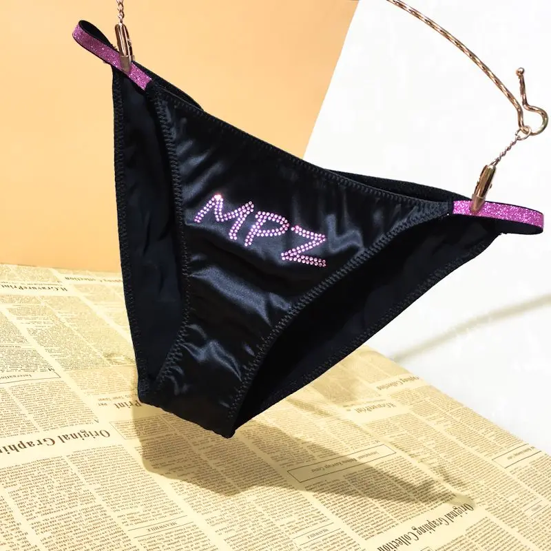 New Sexy Satin New Large-sized Low-waist Silver-rimmed Sparkling Diamond, Pure Cotton Crotch Women's Underwear, Briefs for Women
New Sexy Satin New Large-sized Low-waist Silver-rimmed Sparkling Diamond, Pure Cotton Crotch Women's Underwear, Briefs for Women