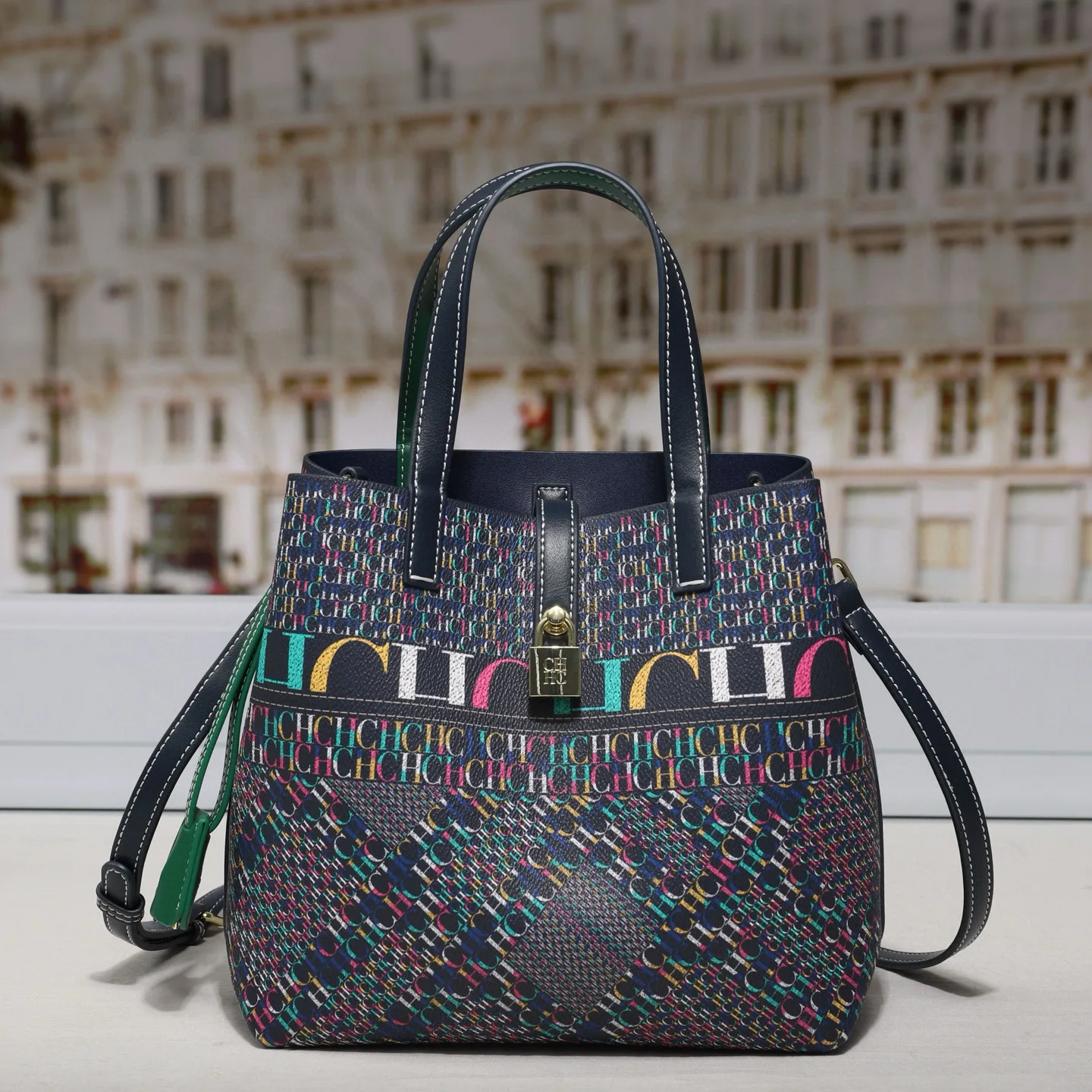 CH Women's High-Quality PVC Crossbody Bucket Bag Classic Printed Letter Design Luxury-Inspired Large Capacity Tote
CH Women's High-Quality PVC Crossbody Bucket Bag Classic Printed Letter Design Luxury-Inspired Large Capacity Tote