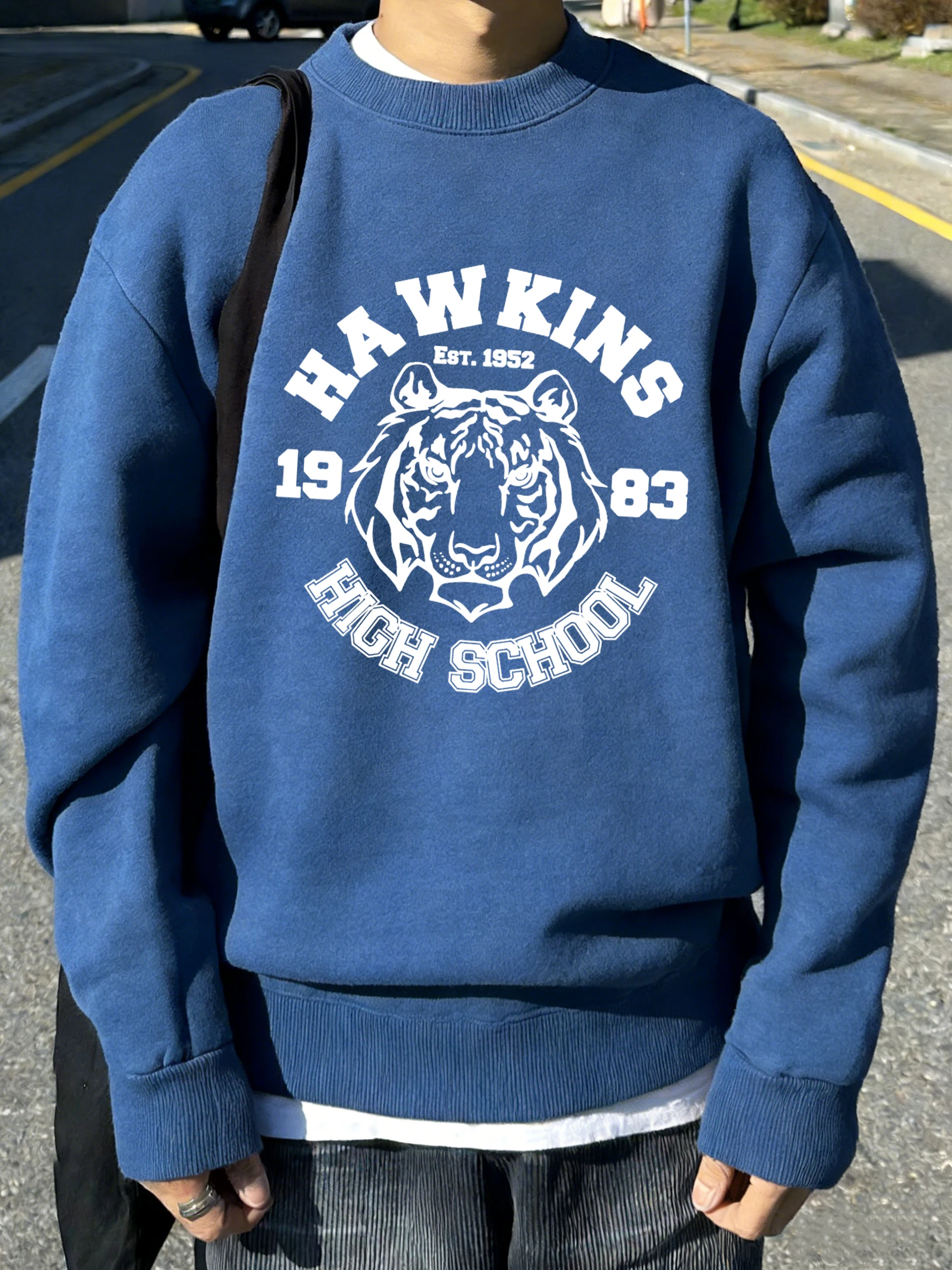 Мужской свитшот Hawkins 1983 High School Print, универсальный флисовый пуловер, теплый, с длинным рукавом, осенний, свободный крой
Мужской свитшот Hawkins 1983 High School Print, универсальный флисовый пуловер, теплый, с длинным рукавом, осенний, свободный крой