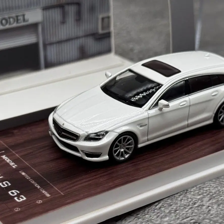 MJ 1/64 BENZ AMG CLS63 Car Edition/Travel Edition, коллекция моделей автомобилей из сплава, орнамент, место
MJ 1/64 BENZ AMG CLS63 Car Edition/Travel Edition, коллекция моделей автомобилей из сплава, орнамент, место