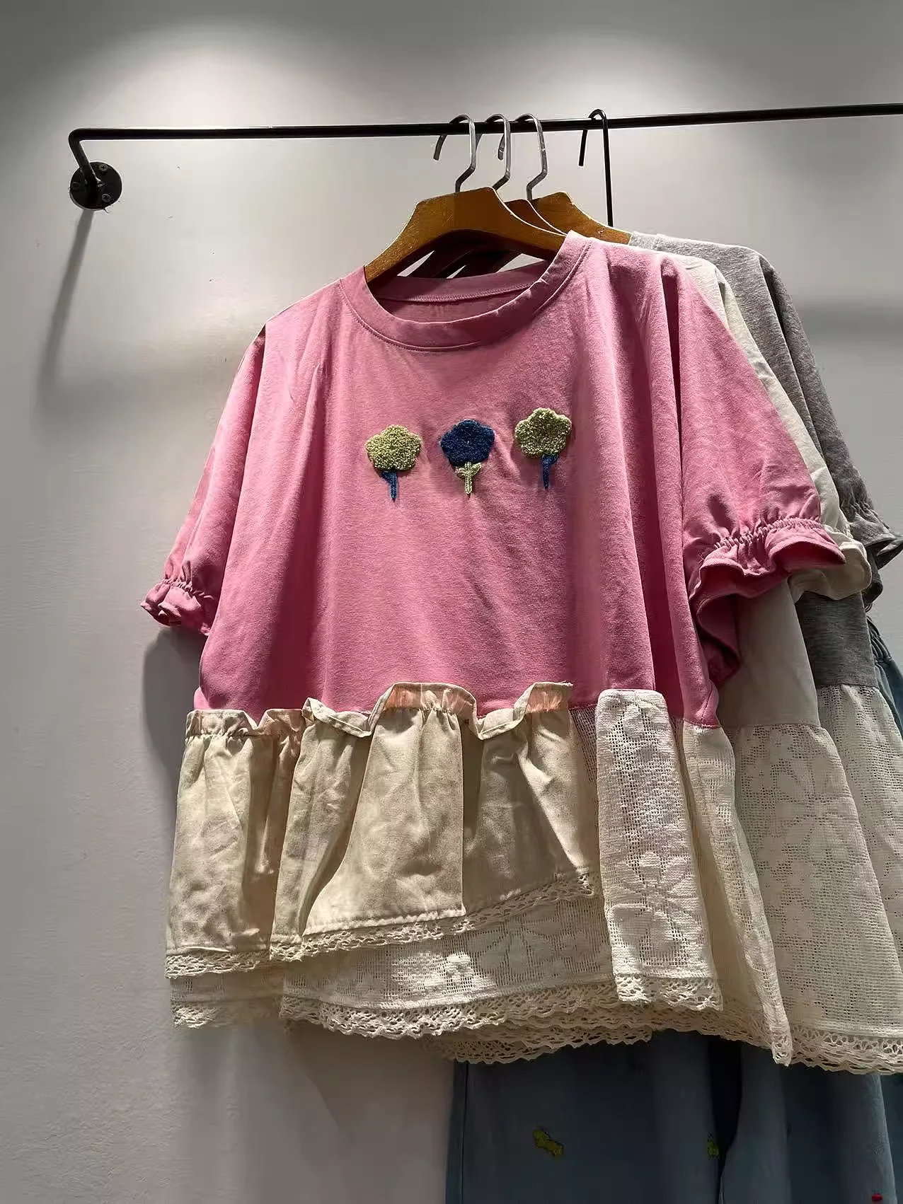 Bust 126cm mori girl Japan style sweet beige pink gray lace patchwork t shirts for women summer cotton kawaii cute clothes
Bust 126cm mori girl Japan style sweet beige pink gray lace patchwork t shirts for women summer cotton kawaii cute clothes