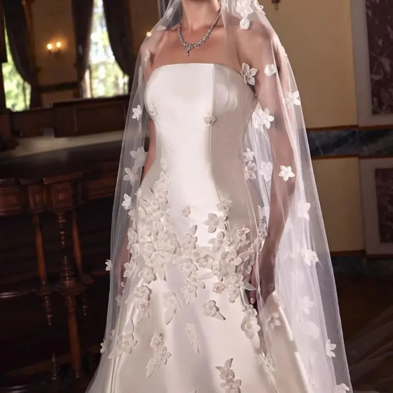 New Arrival Women's Satin Romantic Forest Style Three-Dimensional Flower Bride Wedding Dress with Small Train and Strapless Desi
New Arrival Women's Satin Romantic Forest Style Three-Dimensional Flower Bride Wedding Dress with Small Train and Strapless Desi