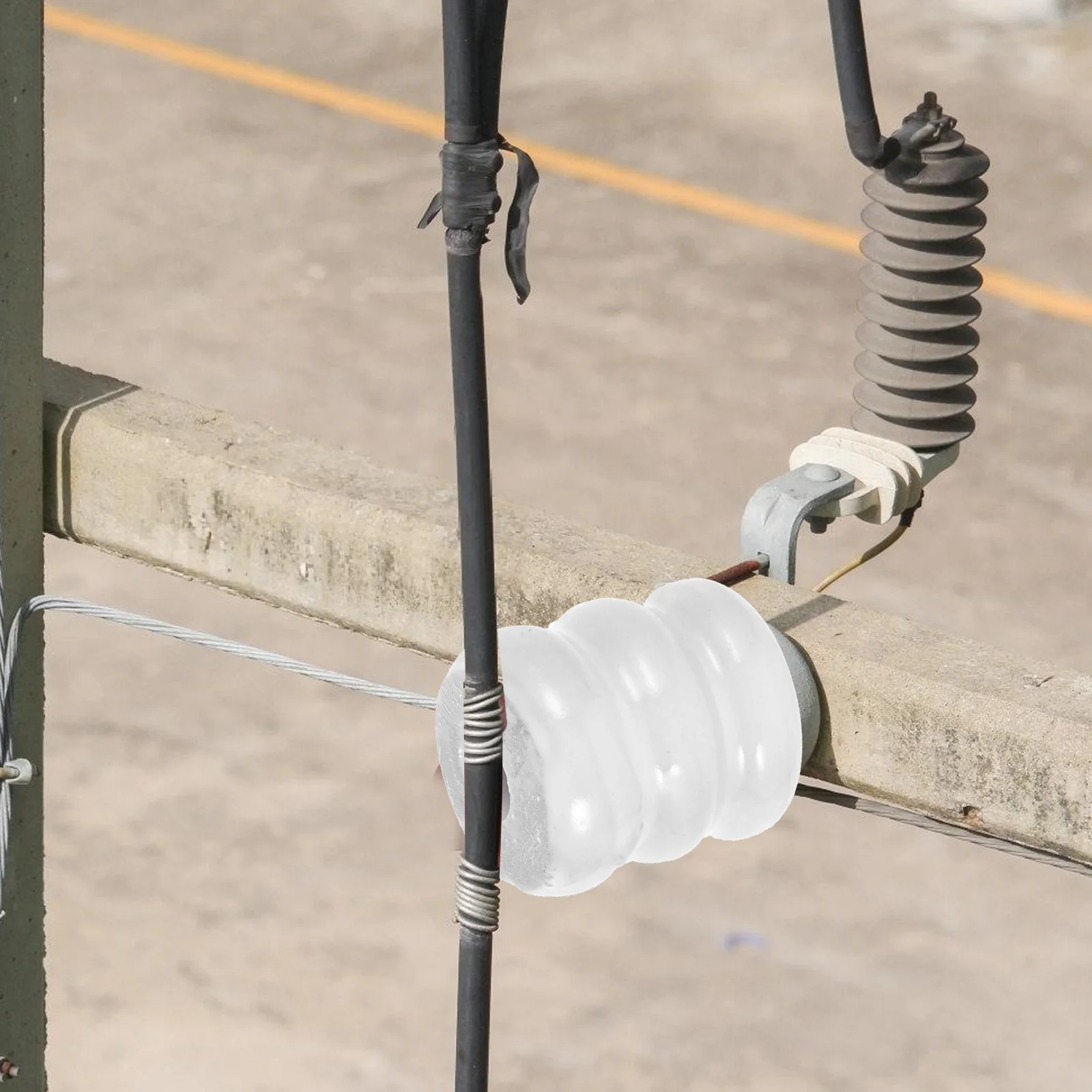 Electric Post Insulator Ceramic Low Voltage Power Insulation Small Size for Tight Spaces Electric Fence
Electric Post Insulator Ceramic Low Voltage Power Insulation Small Size for Tight Spaces Electric Fence