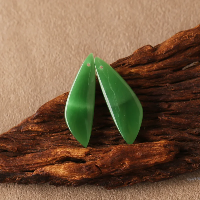 Natural Green Onyx Shield-Shaped Earrings Beads for Jewelry Making, Handmade Natural stones beads 36*12*5mm 5.7g
Natural Green Onyx Shield-Shaped Earrings Beads for Jewelry Making, Handmade Natural stones beads 36*12*5mm 5.7g