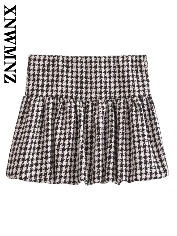 XNWMNZ 2025 Summer New Female Hipster Short Mini Skirt Outerwear Streetwear Spring Lady Bottoms Ruffles Regular Fit High Waist
XNWMNZ 2025 Summer New Female Hipster Short Mini Skirt Outerwear Streetwear Spring Lady Bottoms Ruffles Regular Fit High Waist