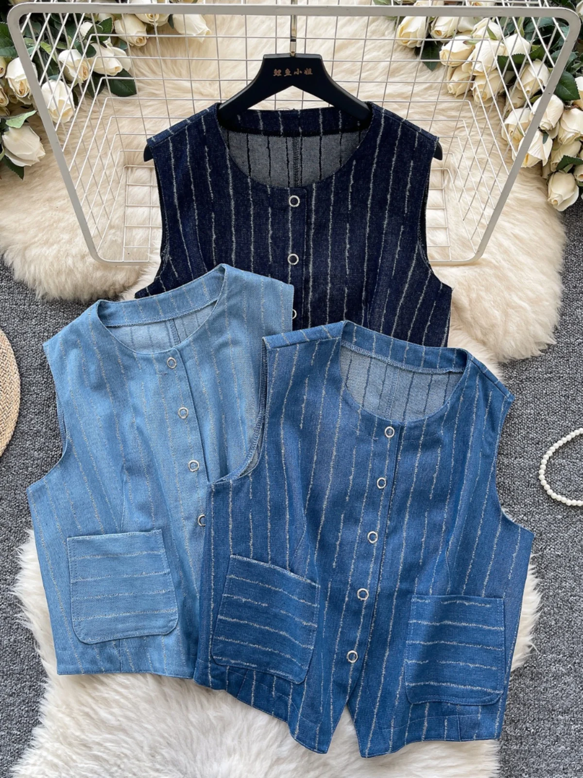 Spring 2025 Women's Denim Vest Faionable Striped Top Layering Outerwear Korean Design Commute Sle Single Button Closure
Spring 2025 Women's Denim Vest Faionable Striped Top Layering Outerwear Korean Design Commute Sle Single Button Closure