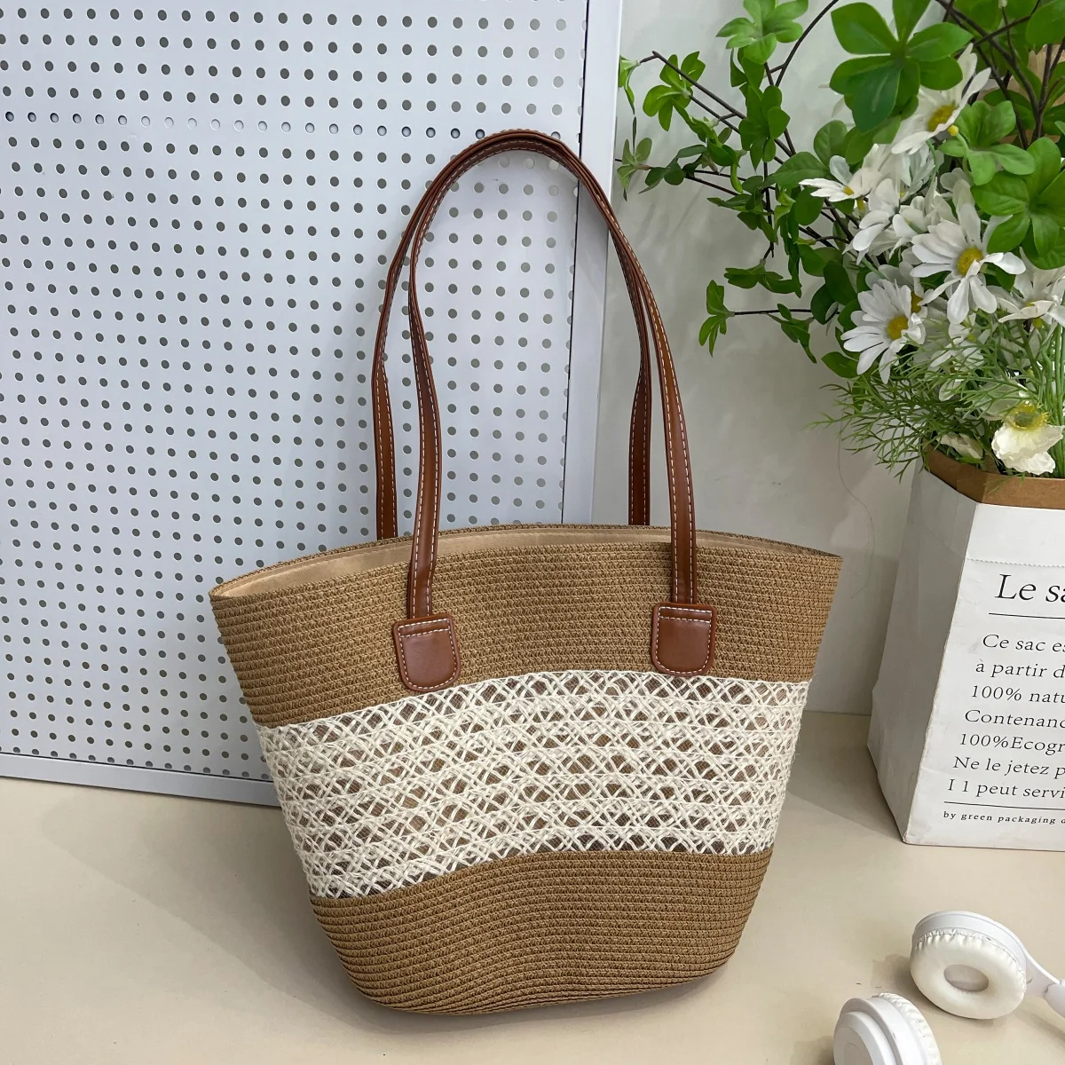 Vacation Beach Women Tote Bag Straw Textured Weave Openwork Shoulder Bag Lightweight Large Capacity Handbag for Daily Use
Vacation Beach Women Tote Bag Straw Textured Weave Openwork Shoulder Bag Lightweight Large Capacity Handbag for Daily Use